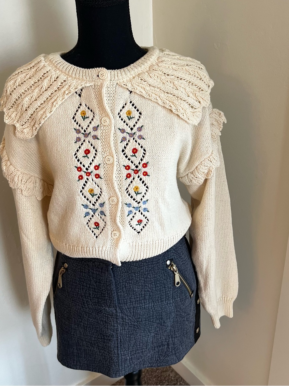 Cream Embroidered Knit Top sweater - Picture 2 of 3